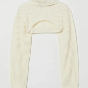 Tröja - Säljer min tröja ifrån hm. Den är i super bra skick och passar med precis allting! Endast använd 2 gånger så den är typ som ny💗