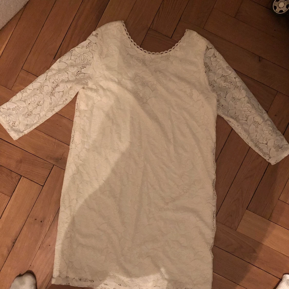 Vit spetsklänning - 90
