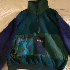 Zip fleece stl M - Jättefin zip fleece från Pop Boutique som aldrig är använd. Det står inte vad det är från storlek men skulle säga M/L. 