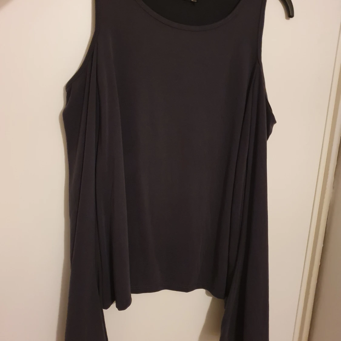 Bershka mörkgrå blus med bara axlar - 90