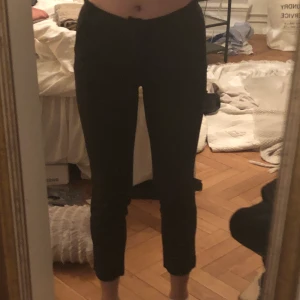 Kostymbyxor - Svart kostymbyxa i storlek 38.