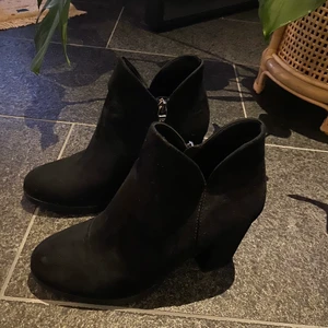 Klackar - Säljer dessa snygga klackar i storlek 39