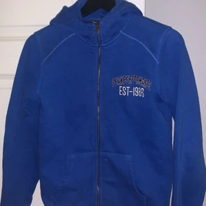 Peak performance kofta - Säljer denna gamla modellen från peak str-160 men sitter som en XS köpt för 900kr säker för 400kr säljer pga av att den aldrig kom till användning.