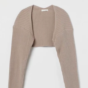 Bolero h&m - Selling a beautiful bolero from h&m😻🦋🌱💖☀️💋 size S and good as new💖 send me a dm if you are intrested! Sending from norway with tracking