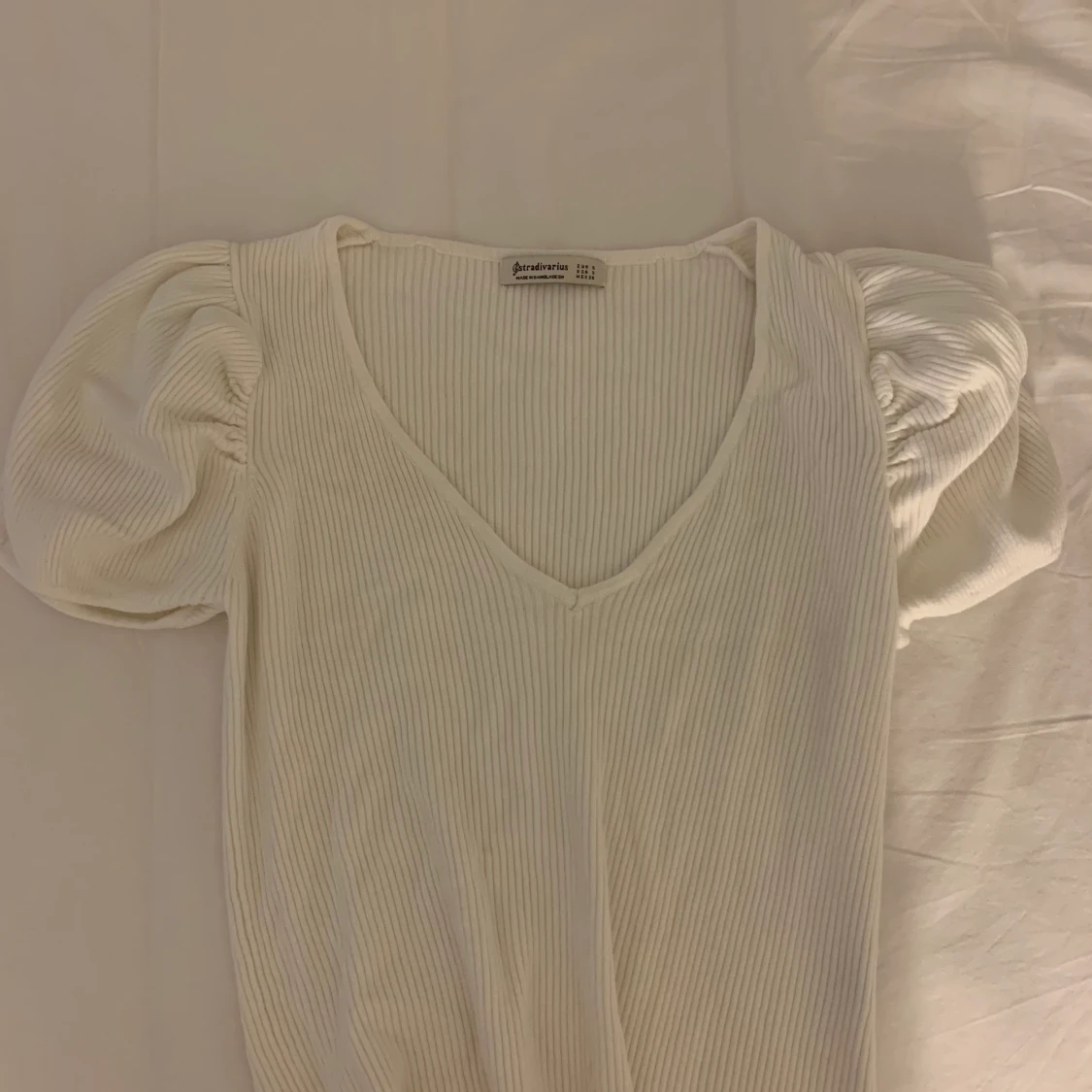 Vit tröja med puffärmar storlek s - 90