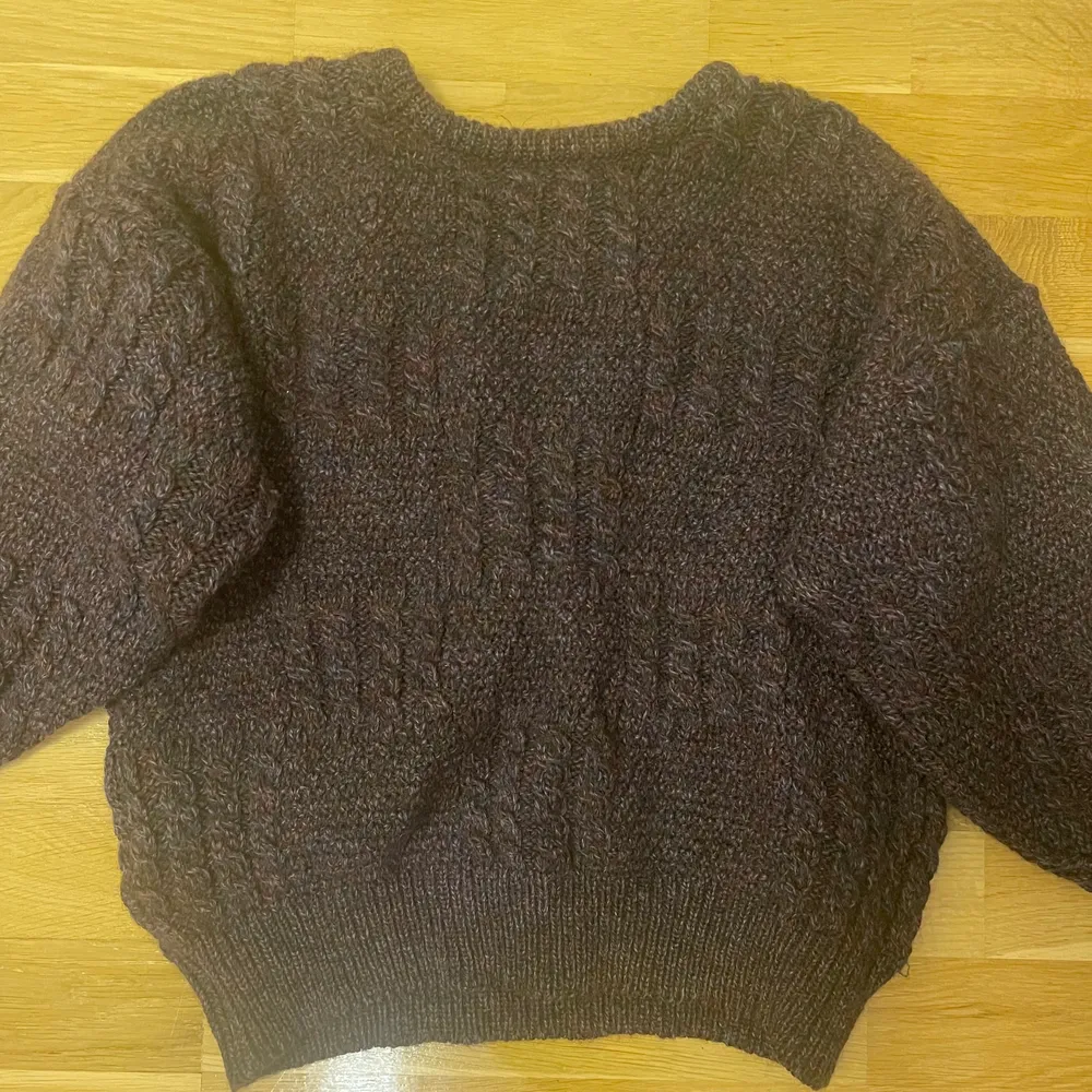 Purple wool from Ireland c1980. Stickat.