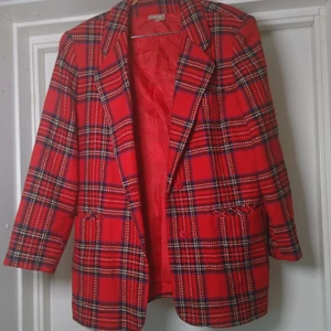 Retrokavaj - Lite tjockare vintagejavaj som kan användas som jacka, fin kvalité, 75%ull och 25% polyamid. Ingen storleksmärkning men är som en M🌹