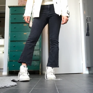 Zara jeans - Jättesnygga jeans från zara i storlek sx💕! Jättefina men passar mig inte längre tyvär. Köparen står för frakt. 