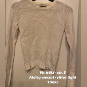Tröja  - Tröja, stl. 34   XS), Dam Jag säljer lite kläder som jag knappt har använt, allt är i bra skick.   Information kring kläderna står på bilderna. 