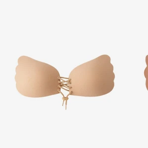 Magic bra - Ny och oanvänd. Kupstorlek D 🙂 Men skulle säga att den passar en C mycket bättre om man vill att den ska täcka mer. 