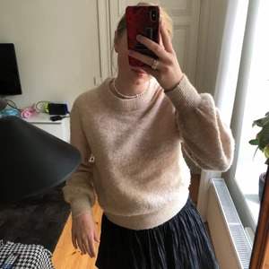 Stickad tröja  - Stickad tröja av hög kvalitet från samsoe samsoe! Nypris 700 spänn🤪Lite nopprig så därav priset💗Om inte så många är intresserade så kan man med hög sannolikhet få den för ett billigare pris💗Kontakta mig vid minsta fundering🤠