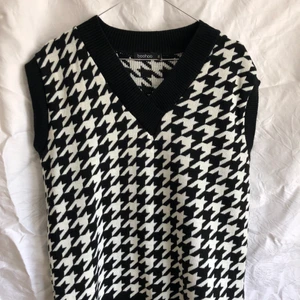 Rutig väst  - Rutig väst från bohoo storlek M. 