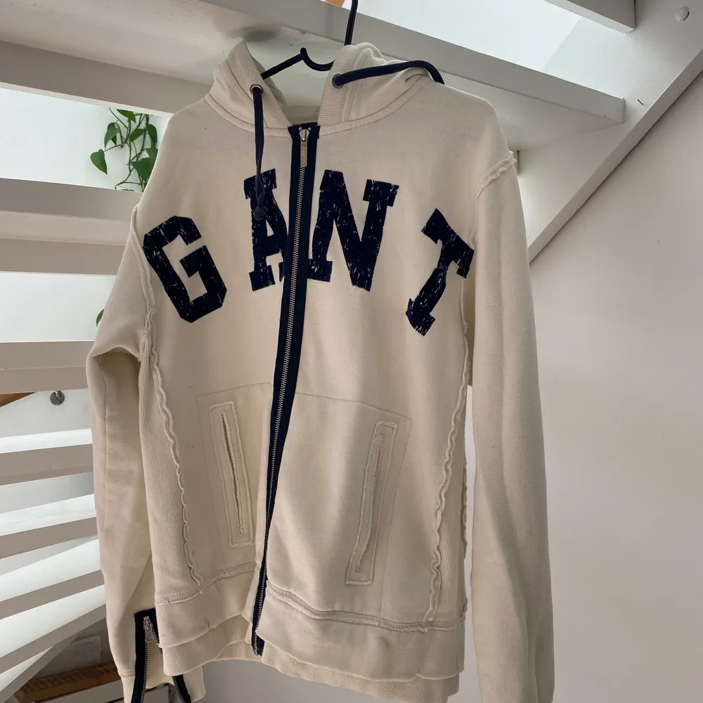 Fin tröja från gant, strl L. Hupparit & Collegepaidat.
