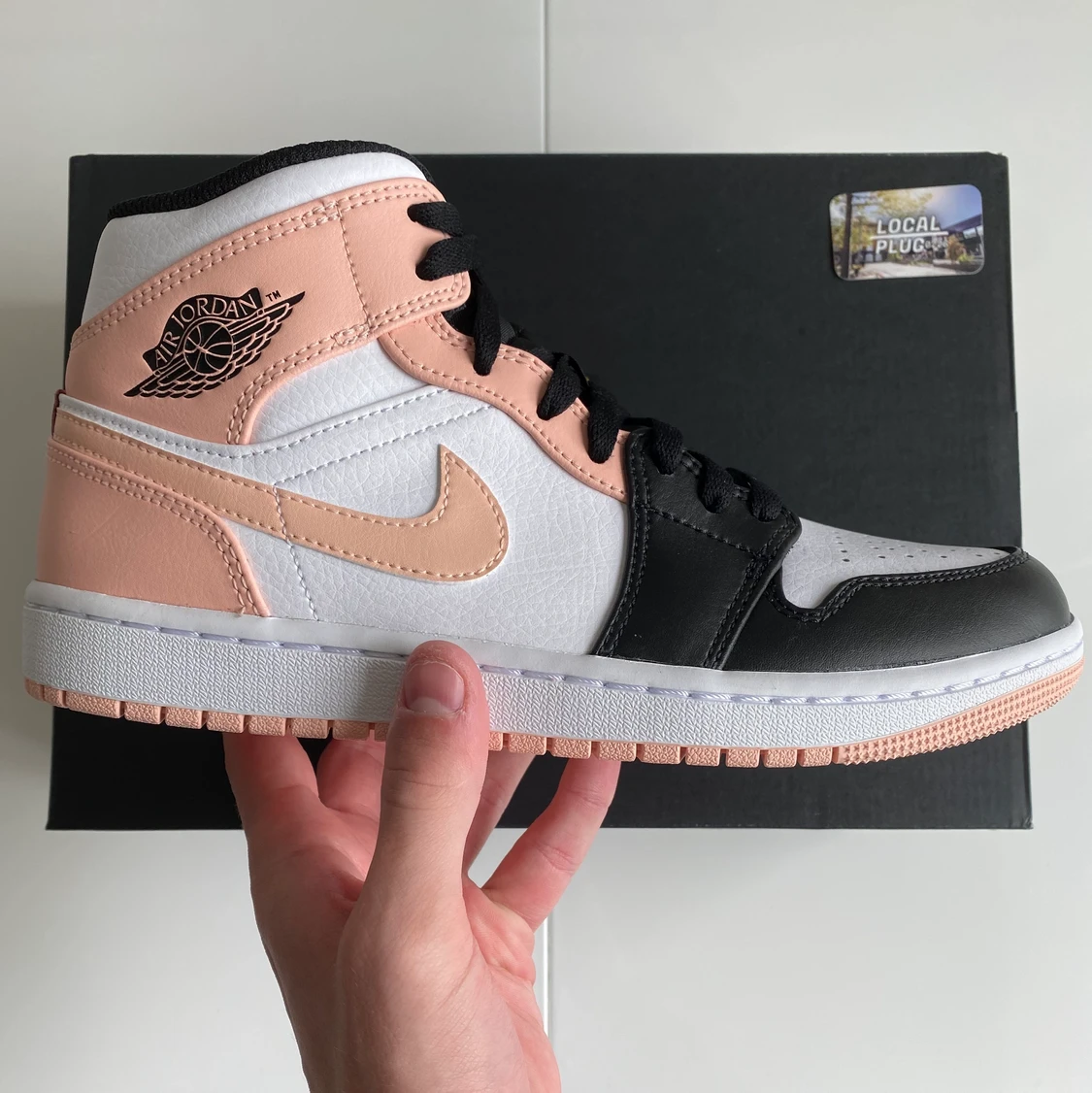 Air Jordan 1 mid ”Crimson tint”