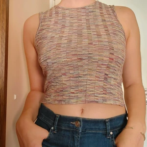 Unikt linne🌈 - Färgglatt och astufft linne från Vero Moda. Säljer då den är lite för tajt runt brösten för mig nu (D). Köparen står för frakt men jag möts gärna upp i gbg också😇💞
