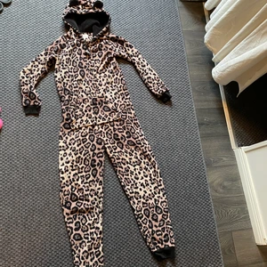 Onesie - Såååå gosig onesie. Passar mig som är 162 cm, xs/s