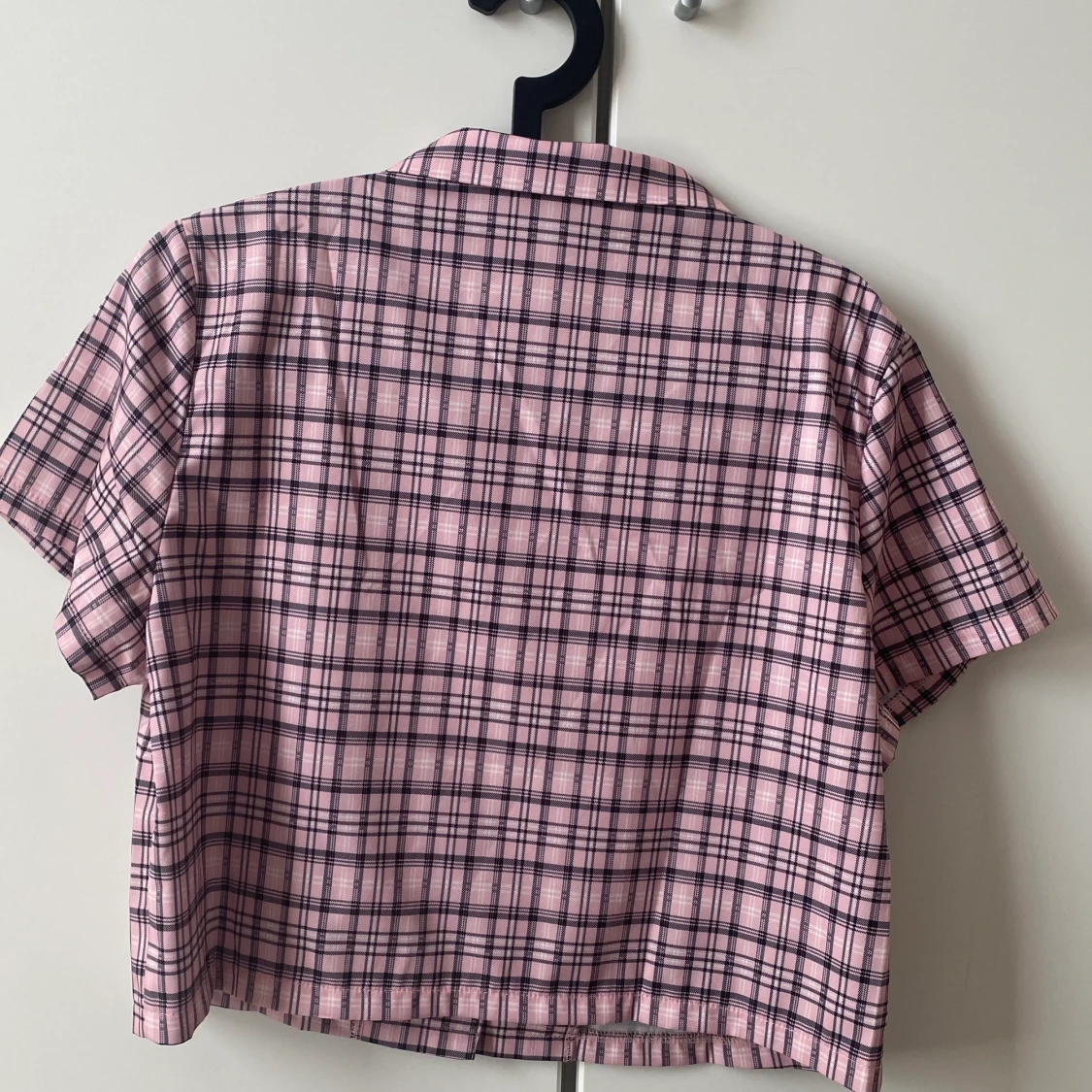 kort rosa-rutig skjorta  - 90