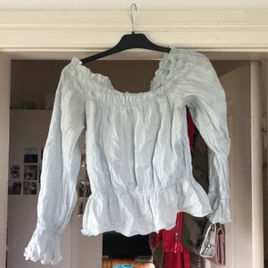 Söt blus  - Söt blå blus i storlek L från Bikbok 