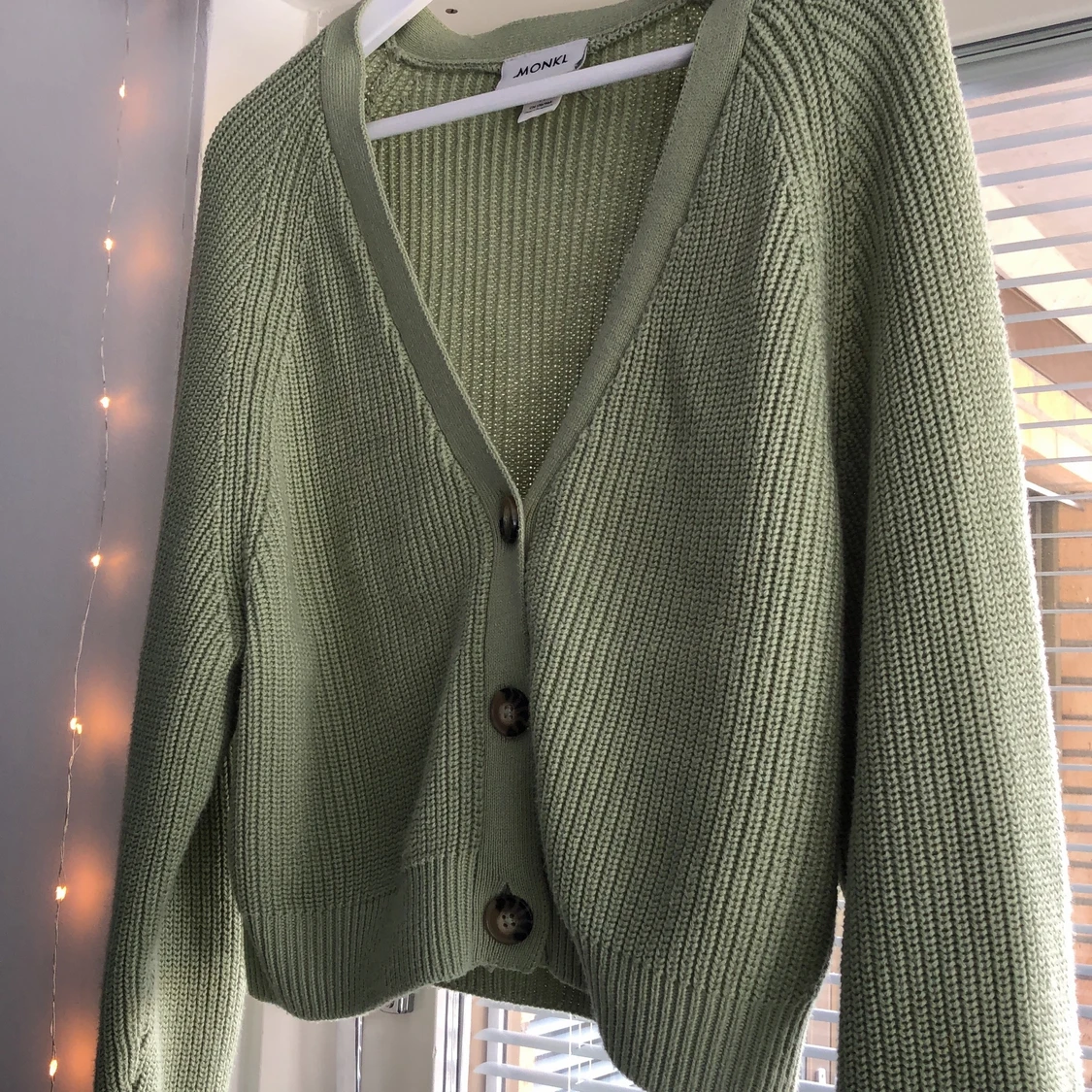 sage-green kofta med knappar - 91