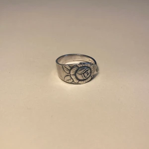 Hemmagjord ring - Blomring i nysilver