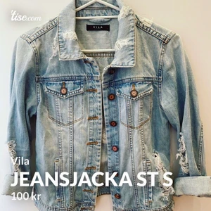 Jeansjacka från Vila - Säljer jeansjacka från Vila i storlek S. Figurnära modell. Superfin. Knappt använd.