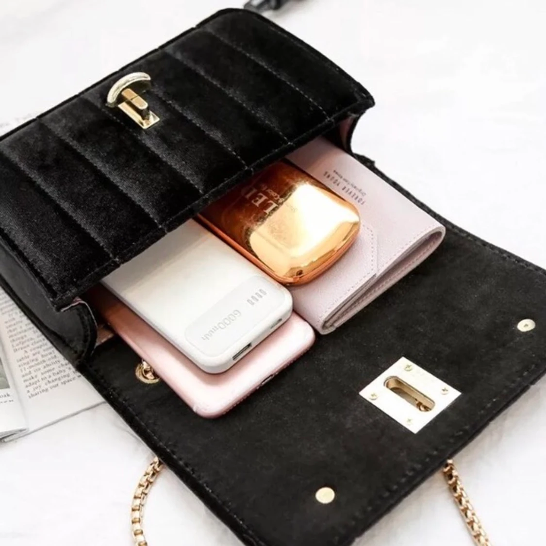 Moschino väska  - 90