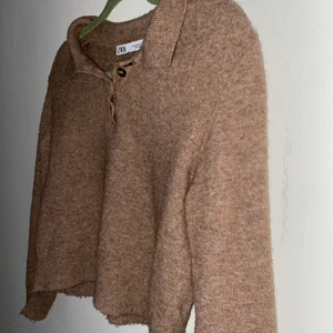 Fin tenniströja! - Använd fåtal gånger!! Super fin och super skön! Storlek m men är mer som en s!! hör av er vid intresse 💘💛