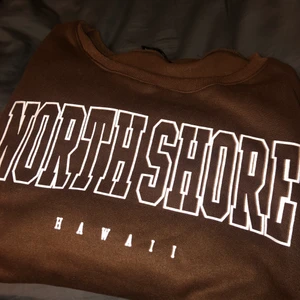 Brun sweatshirt  - Super fin, storlek L men är som en storlek M. Aldrig använd! 