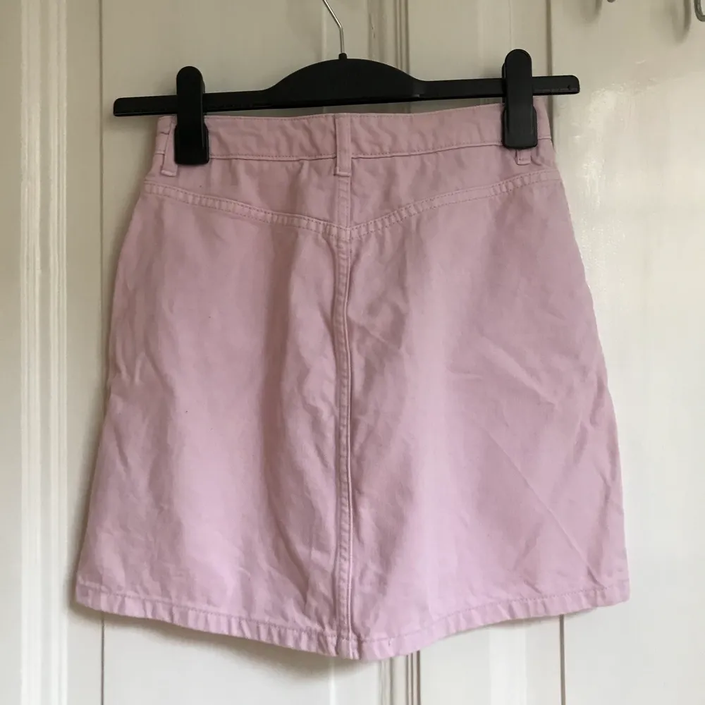 Rosa jeanskjol från Topshop. Storlek 36. 100% bomull. . Kjolar.