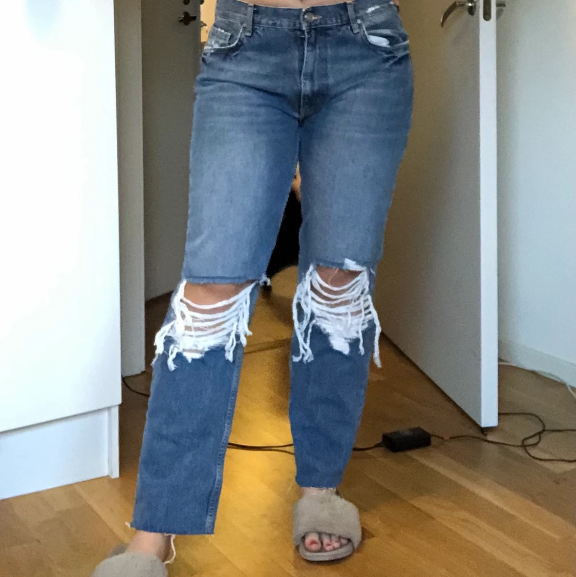 Ripped mid Rise jeans 