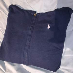 Marinblå RL zip hoodie i bra skick 💜