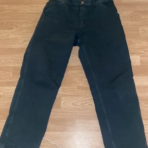 Carhartt byxor - Beställde helt nya från zalando för cirka en månad sen och bara använt typ tre gånger.