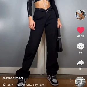 Byxor från bohoo - Oanvänd byxor från Bohoo. Säljer pga råkade beställa 2st. Storlek 32! Köparen står för frakten!