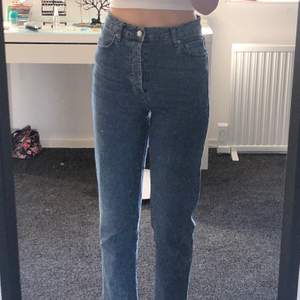 Så snygga raka jeans som tyvärr är för korta för mig. (Är 175). Köpta från nakd något år sen