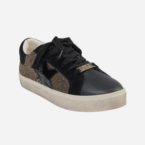 Steve Madden Sneakers - Helt nya supercoola Steve Madden sneakers som tyvärr var försmå på mig.. Påminner mycket om golden goose sneakers🤩🤩 Endast provade!💗