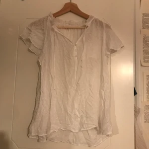 Blus - Vit blus från hm i fint skick 