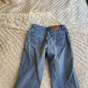 Levi’s 512 - Osäker på storlek! Men jättesnygga Levis 512 som ger en vintage feeling! 