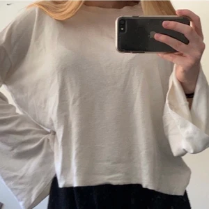 Tröja - En jätte skön tröja från bikbok i xs men stor och med ballong armar