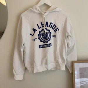 Vit hoodie - Knappt använd! 🤍✨