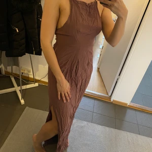 Klänning - Lila långklänning, oanvänd 