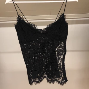 Topp - Topp från Pieces med dragkedja på sidan. Aldrig använd, storlek S