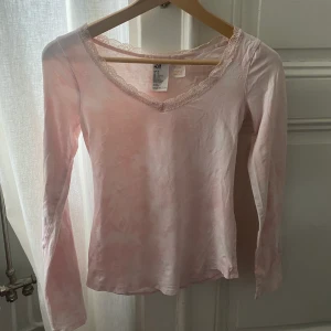 Super söt tröja  - Super söt tröja perfekt nu till våren endast 59Kr!Först till kvar!💗💗🌸