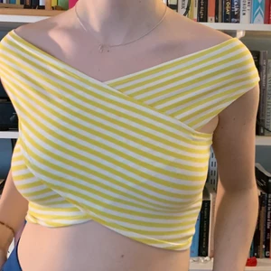 Sommartopp - Fin sommartöja som funkar perfekt både till stranden eller festen💕