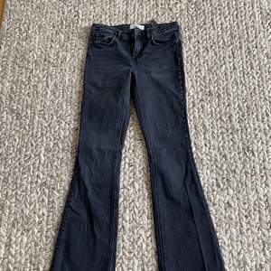 Svartgrå bootcut jeans 