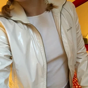 Snygg vårjacka  - Trendig vårjacka, står storlek xl men snarare en storlek s/m i fint skick. Frakt tillkommer🥰