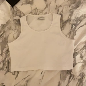 Linne - Säljer detta basic linnet då det tyvärr inte kommer till användning❤️ hör av er vid frågor