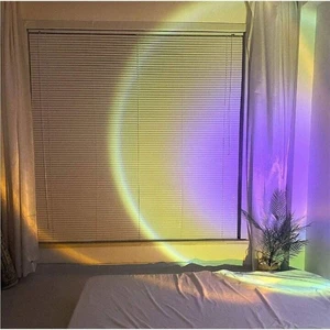 HALO LAMP -   Nu finns äntligen våra HALO lamps att köpa här på Plick!! Denna lampan ger ett vackert ljus som ska efterlikna en solnedgång i olika nyanser. Färgen på bilden: LILAGRÖN‼️ FRI FRAKT♻️