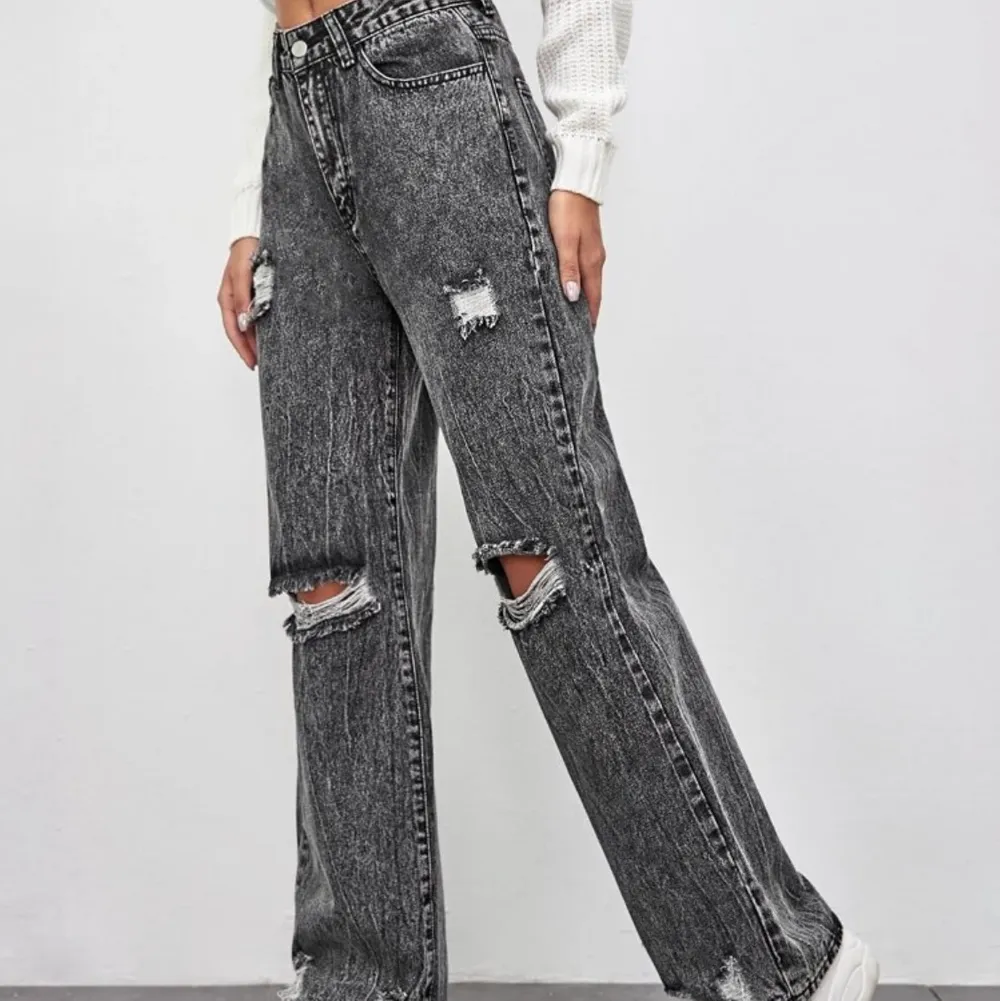 Högmidjade jeans helt nya. Jeans & Byxor.