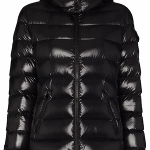 Moncler bady - Moncler jacka utan luva stl S/M. Jackan är inte i topp skick