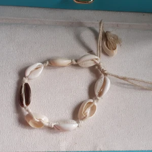 Gina tricot - Ett armband/fotlänk säljer för att de är inte riktigt min stil längre 